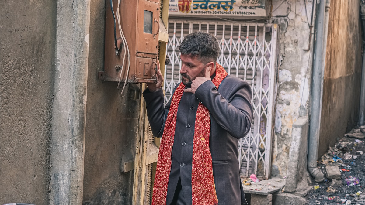 भारत में स्मार्टफोन उपयोगकर्ताओं का विशाल आधार एआई कंपनियों के लिए सबसे बड़ा मैदान बन गया है.